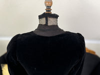 LINKER & Cie. Antikes schwarzes Samt-Gehkleid, Paris, ca. 1910