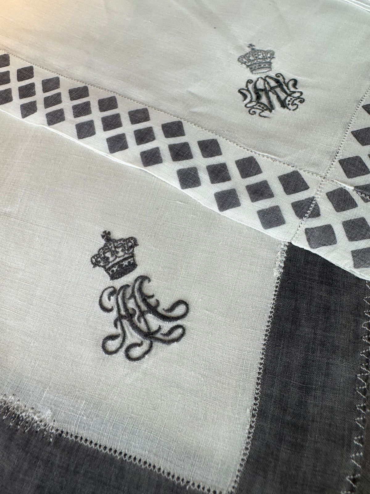 Royal antique mourning handkerchief collection c.1900 – 19 lace handkerchiefs with Württemberg monograms