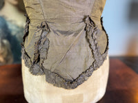 Rokoko-Mieder für ein junges Mädchen, Frankreich, um 1780 – Antikes handgenähtes Kleidungsstück aus dem 18. Jahrhundert