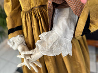 Antikes viktorianisches Tageskleid aus dunklem Goldbrokat, ca. 1858