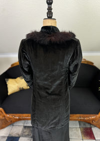 Antikes Gehkleid aus der Titanic-Ära, ca. 1912 – dreiteiliges Ensemble aus Samt