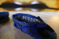 Antike Babyschuhe mit blauem Stoff, ca. 1880