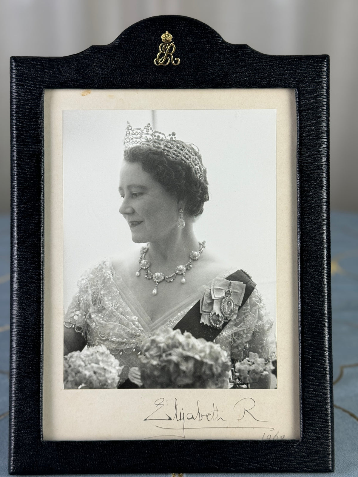 Signiertes Foto von Königinmutter Elizabeth, Queen Mum, 1962