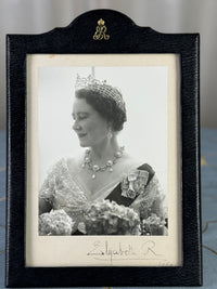 Signiertes Foto von Königinmutter Elizabeth, Queen Mum, 1962