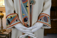 Ägyptische Revival Seidenjacke, ca. 1924 – Appliqué-Motive mit Sphinx, Skarabäus & Pyramide