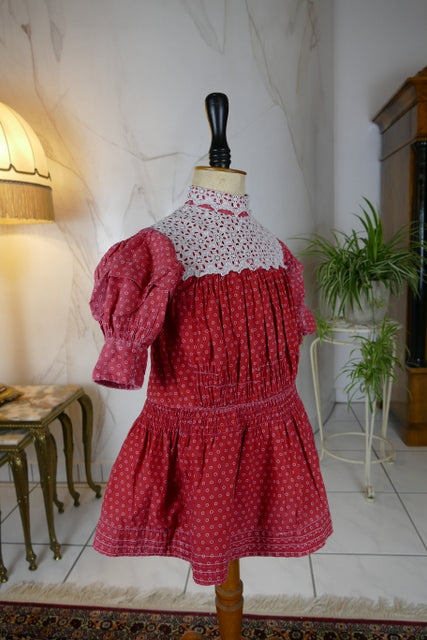 Antikes deutsches Kinderkleid, ca. 1910–1911