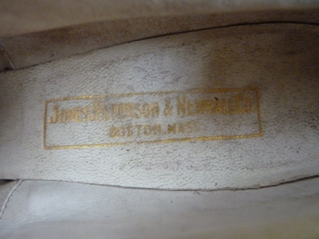 JONES, PETTERSON &amp; NEWHALL Co. Lamé-Abendpumps, ca. 1910