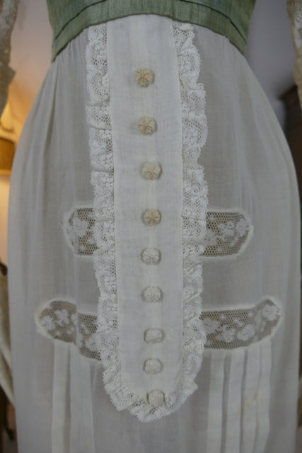 Antikes edwardianisches maltesisches Spitzen-Teekleid, ca. 1908