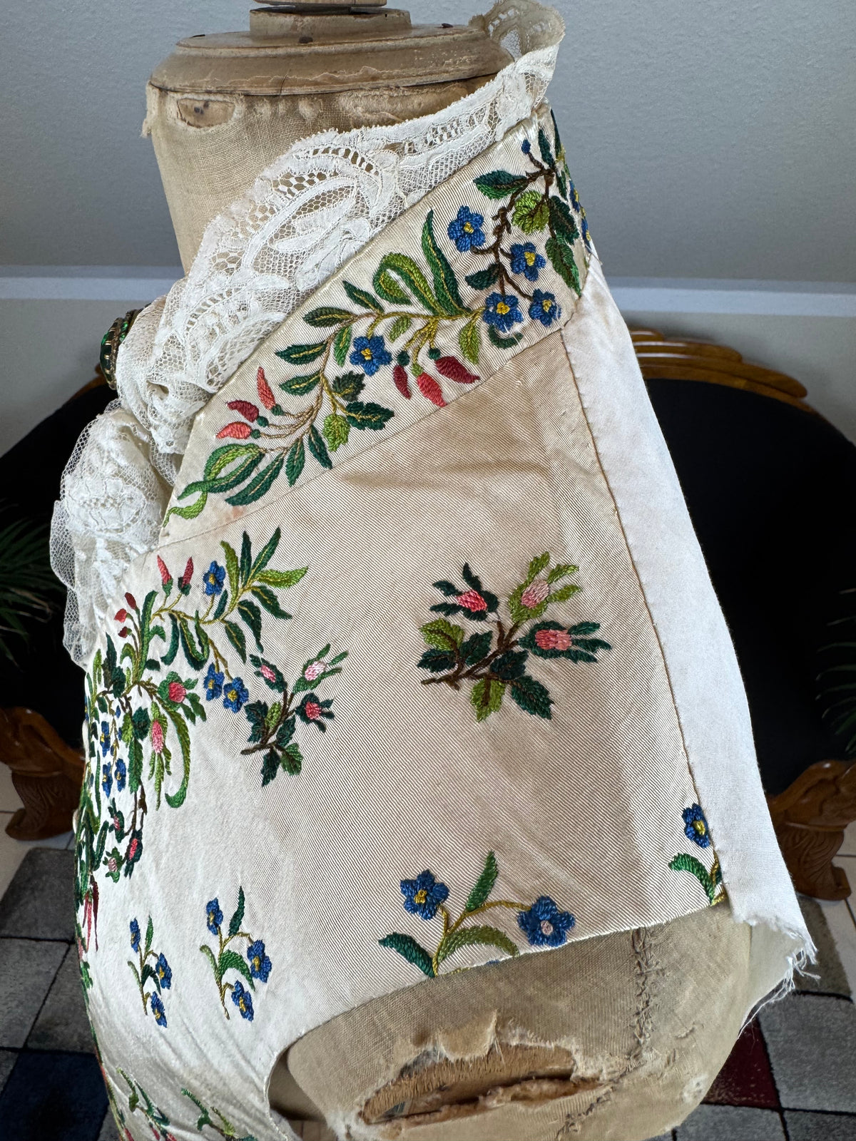 Georgian Cream Silk Embroidered Waistcoat, England ca. 1790 – Vibrant Antique Menswear