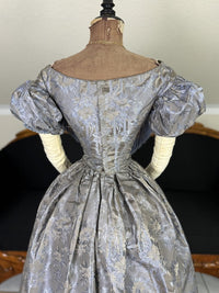 Antikes Biedermeier Abendkleid ca. 1845 – Österreichisches Brokatkleid