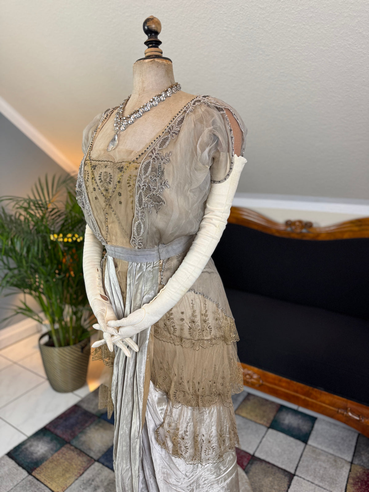 Antikes GUSTAVE BEER Abendkleid – Seidenchiffon &amp; Samt, Paris Couture ca. 1912