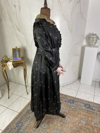 Antikes graues Seidenkleid mit Blumenmuster, ca. 1916
