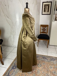 1805–1810 white silk Empire gown with high waistline, short sleeves and classical draped skirt, antique dress