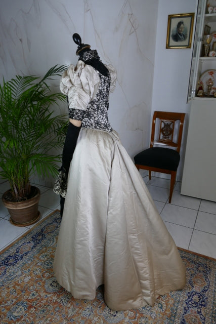 Antique silk dress 1890s — detailed view of sleeves, lace and fabric texture