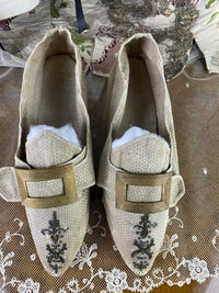 Bestickte Rokoko-Schuhe, ca. 1790