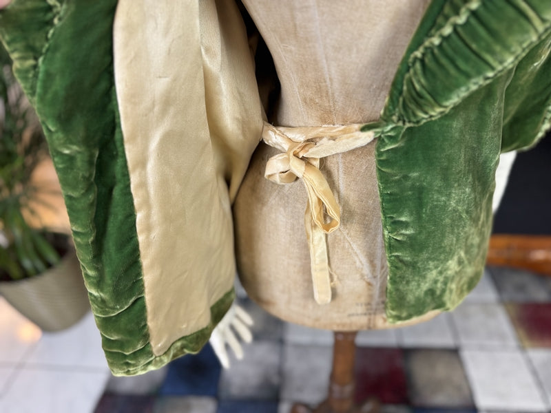 FRANKLIN SIMON & Co. Abendjacke aus grünem Samt, New York, ca. 1925