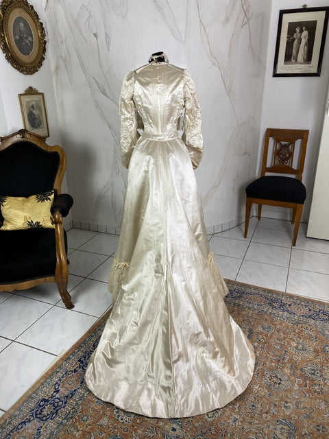 Antikes Hochzeitskleid aus Seide, ca. 1901