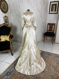 Antikes Hochzeitskleid aus Seide, ca. 1901