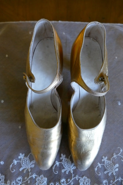 Antike goldene Ledertanzschuhe, ca. 1924