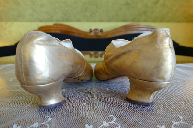 Goldene Abendpumps, ca. 1910