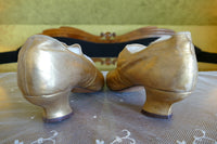 Goldene Abendpumps, ca. 1910