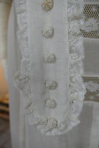Antikes edwardianisches maltesisches Spitzen-Teekleid, ca. 1908