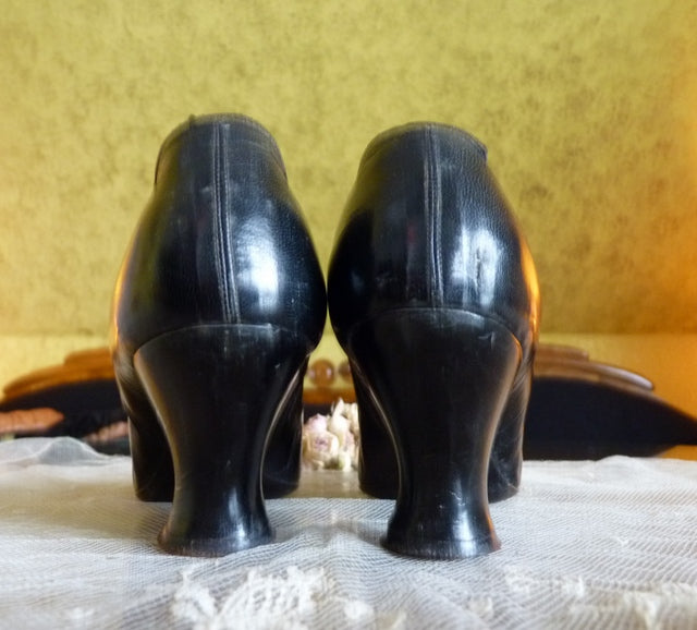 CH WOLFELT Co. Abendpumps einer jungen Dame, ca. 1904
