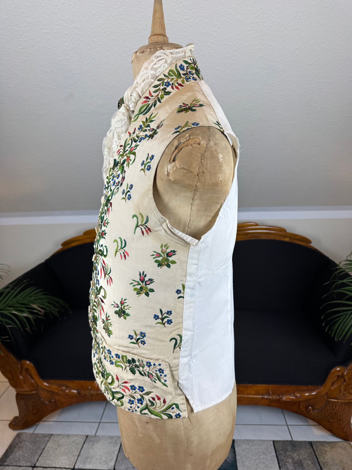 Georgian Cream Silk Embroidered Waistcoat, England ca. 1790 – Vibrant Antique Menswear