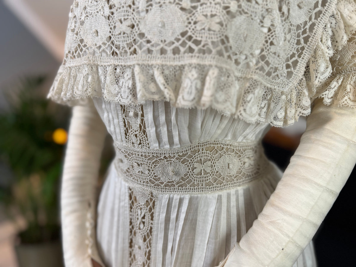 Antikes edwardianisches Teekleid aus Leinen, ca. 1906