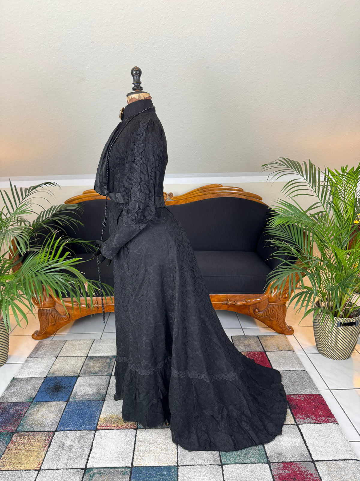 1904 black silk skirt and bodice set, very good condition