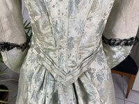 Antikes zweiteiliges Dinnerkleid aus Seidenbrokat, ca. 1898