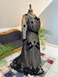 MARC WALTER Außergewöhnliches Abendkleid ca. 1904 – Pariser Couture-Meisterwerk aus Spitze, Tüll und Samt