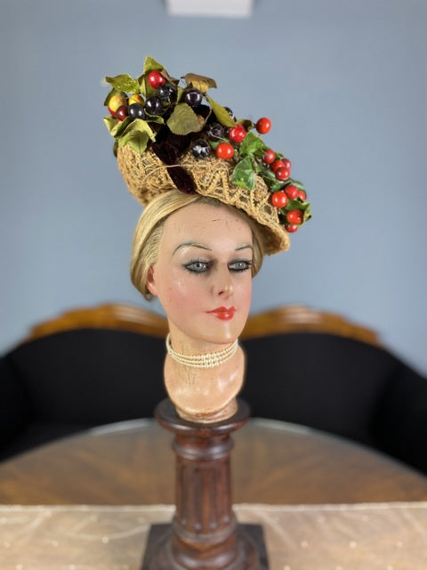 Antiker Gibson Girl Strohhut mit Kirschen, ca. 1890