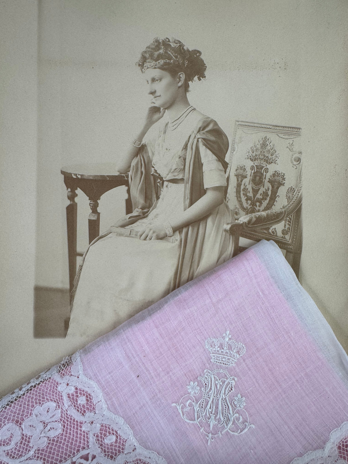 ROYAL Antikes Paar Spitzen-Taschentücher mit Toskana-Württemberg Doppelwappen aus der Aussteuer von Erzherzogin Maria Immakulata, um 1900