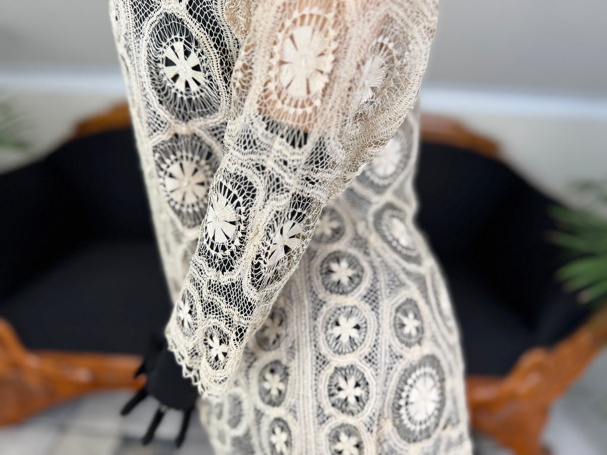 Antike Teneriffa-Spitzenjacke von 1911 – Feine Nadelspitzen-Medaillonarbeit