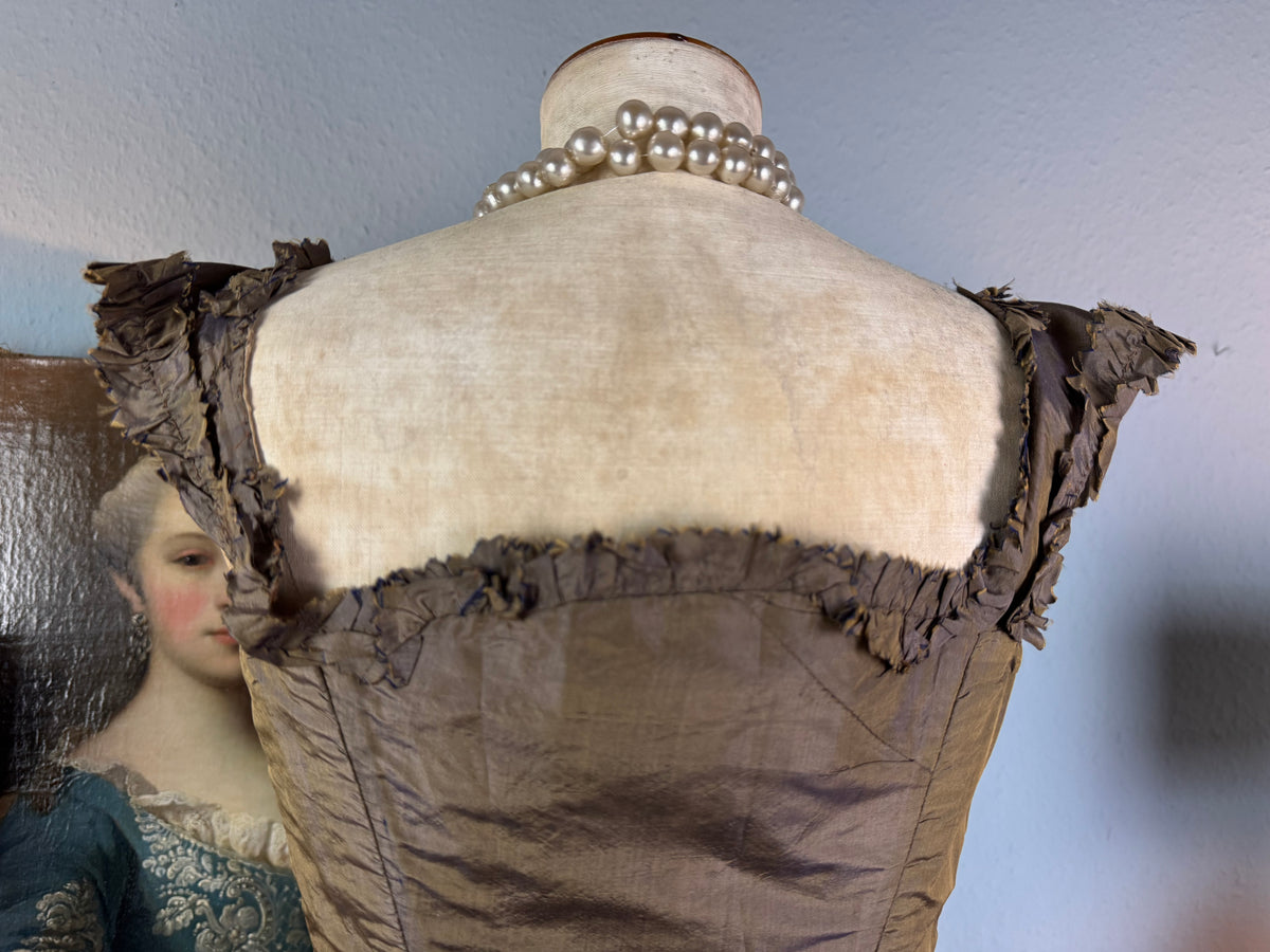 Rokoko-Mieder für ein junges Mädchen, Frankreich, um 1780 – Antikes handgenähtes Kleidungsstück aus dem 18. Jahrhundert