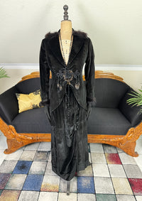 1912 American Edwardian walking dress in dark velvet with lace collar, long skirt and decorative buttons, antique gown