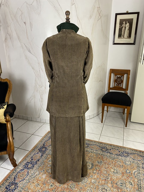 Antikes Edwardianisches Spazierkleid ca. 1912 – Gestreifte Mode des frühen 20. Jahrhunderts