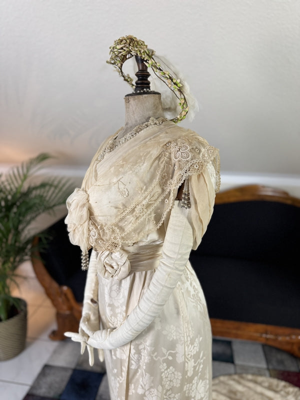 Antikes Hochzeitskleid aus der Titanic-Ära, ca. 1912