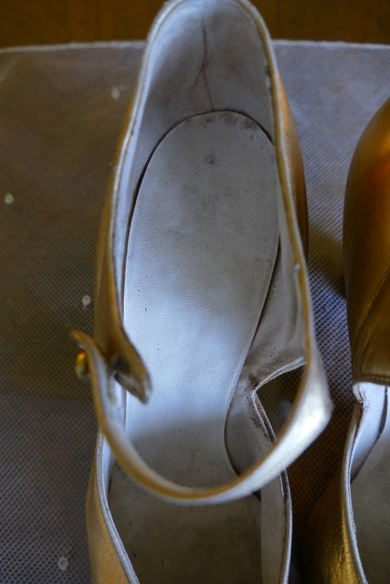 Antike goldene Ledertanzschuhe, ca. 1924