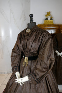 Antike Biedermeier Mutter-Tochter Moiré-Seiden-Nachmittagskleider, 1840er Jahre