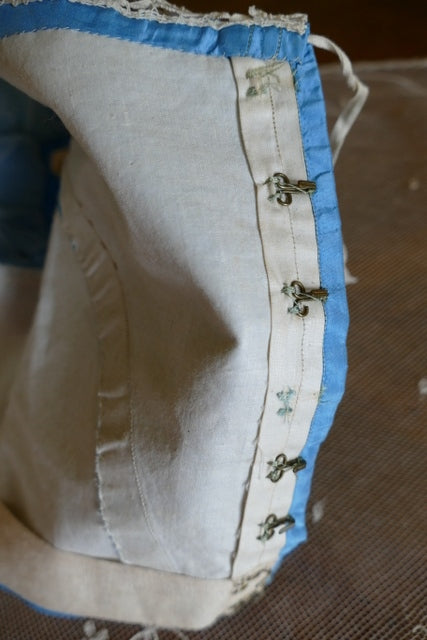 Mieder-Reifrockkleid, 1850er Jahre