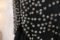 Antikes Abendkleid aus schwarzem Seidenchiffon mit Strasssteinen, ca. 1928