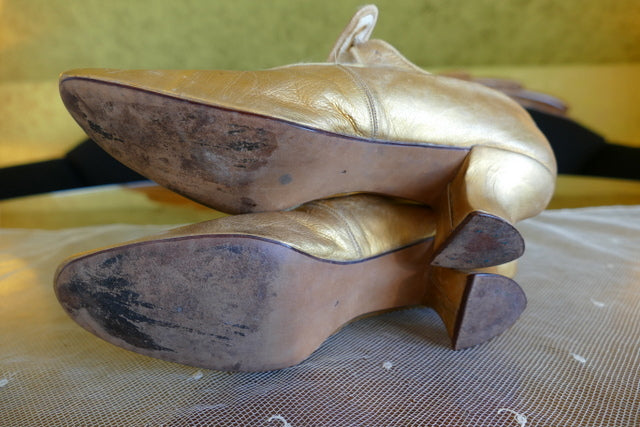 Goldene Abendpumps, ca. 1910