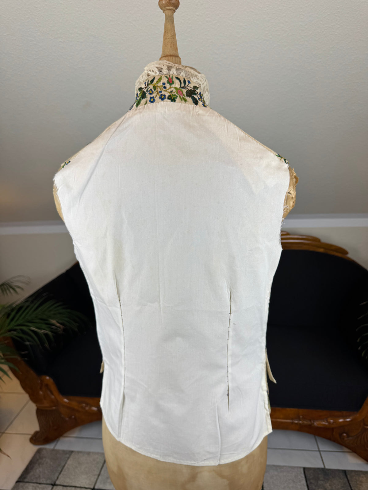 Georgian Cream Silk Embroidered Waistcoat, England ca. 1790 – Vibrant Antique Menswear