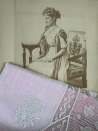ROYAL Antikes Paar Spitzen-Taschentücher mit Toskana-Württemberg Doppelwappen aus der Aussteuer von Erzherzogin Maria Immakulata, um 1900