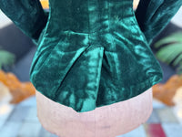 Seltene viktorianische Reitjacke, ca. 1878 – Grüner Samt, gestepptes Seidenfutter, historische Reitsportmode