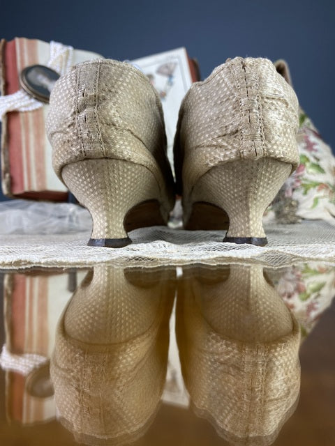 Bestickte Rokoko-Schuhe, ca. 1790