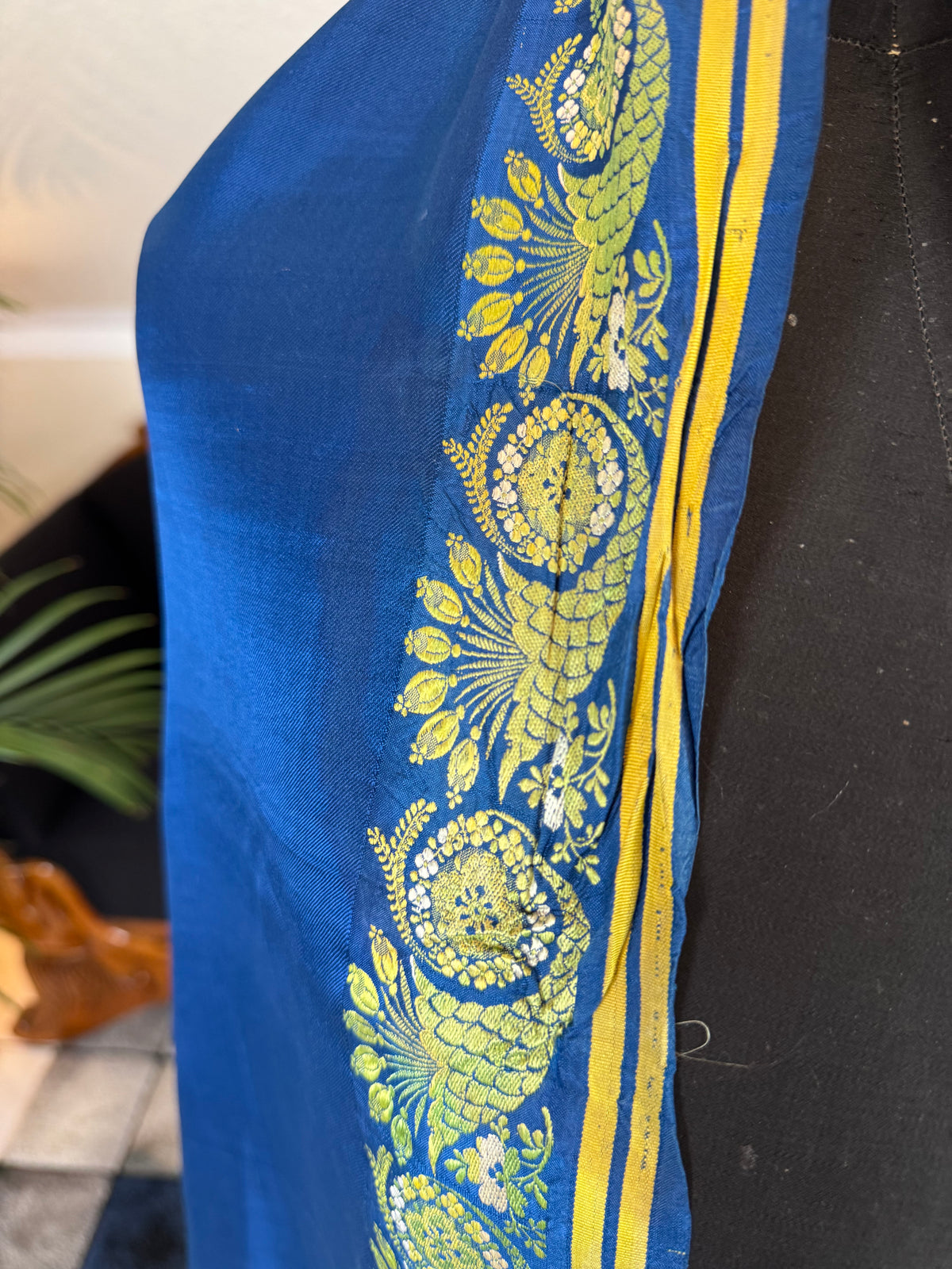 Rokoko-Eleganz in Spitalfields-Seide – Antike Stola, ca. 1790