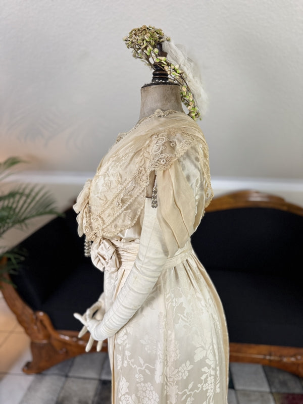 Antikes Hochzeitskleid aus der Titanic-Ära, ca. 1912